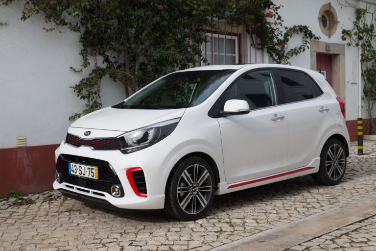 KIA PICANTO – KLEINER KIA TRUMPFT GROSS AUF