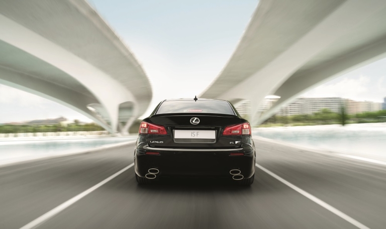 Japanischer Extremsportler (Lexus IS F)