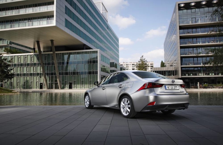 Sparsamer Teufel (Lexus IS 300h)